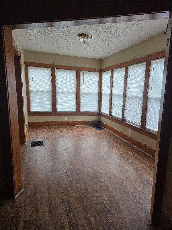 Foto del edificio - 308 W Maple St