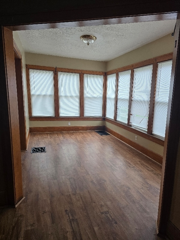 Building Photo - 308 W Maple St