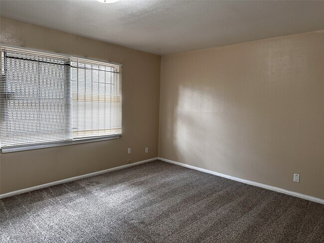 Foto del edificio - 3915 Brookfield Dr