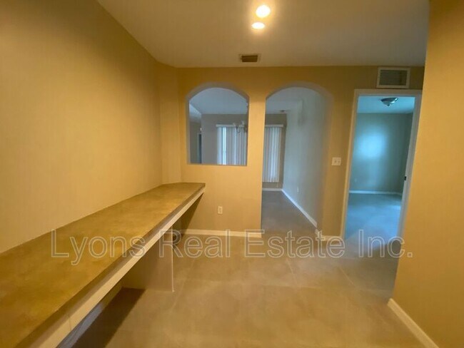 Foto del edificio - 1018 NE 34th St