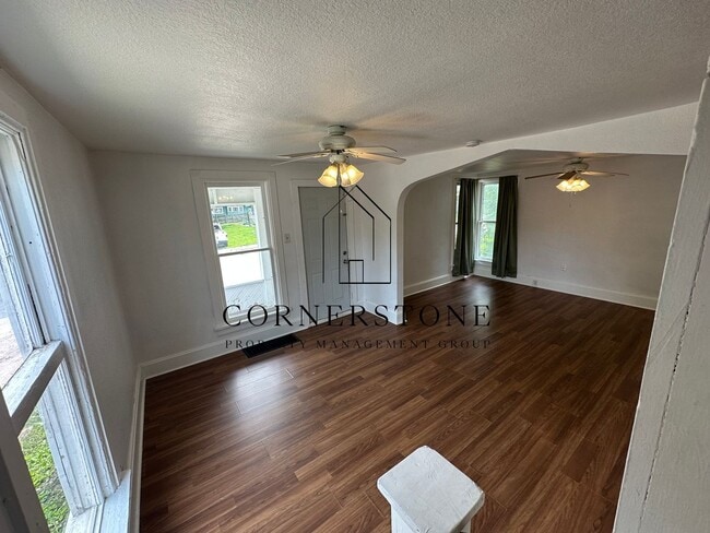 Building Photo - Cute 2 bedroom $750 per month