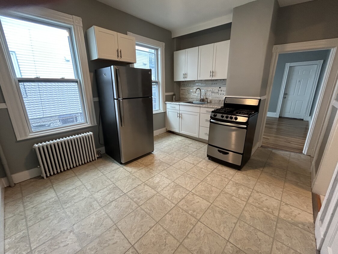 Primary Photo - 26 Hamilton St