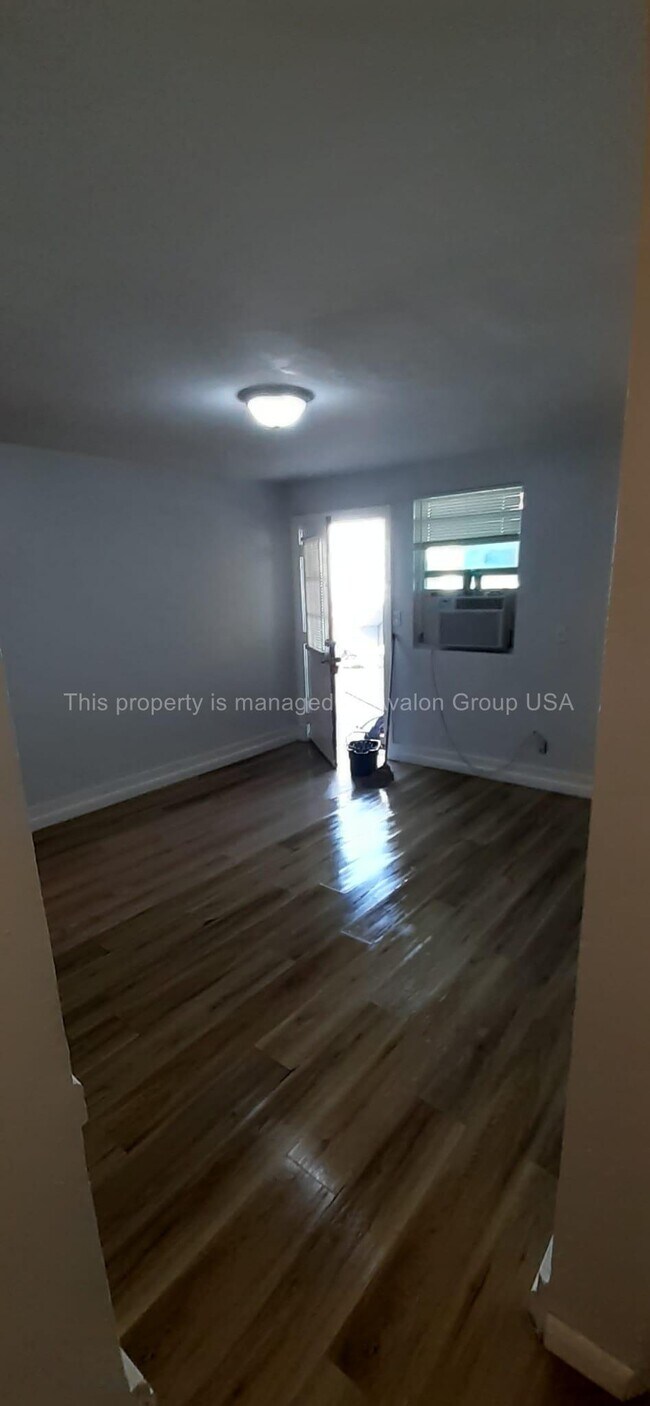 Foto del edificio - 610 W 18th St