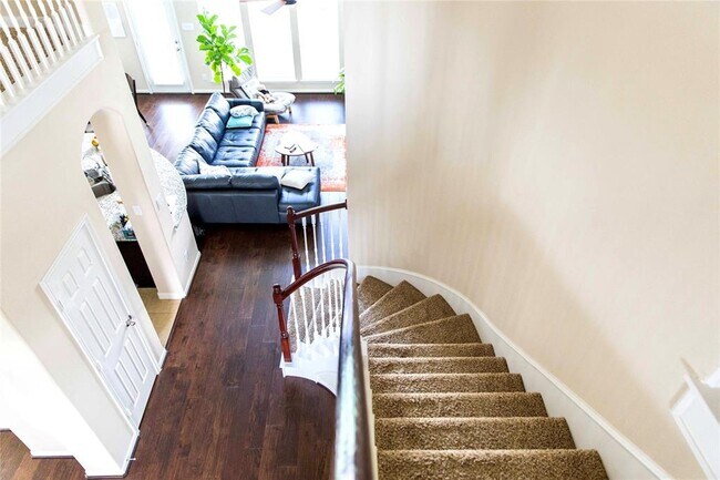 Foto del edificio - 6165 Bridgewater Ln