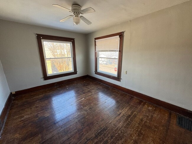 Building Photo - 108 S College St