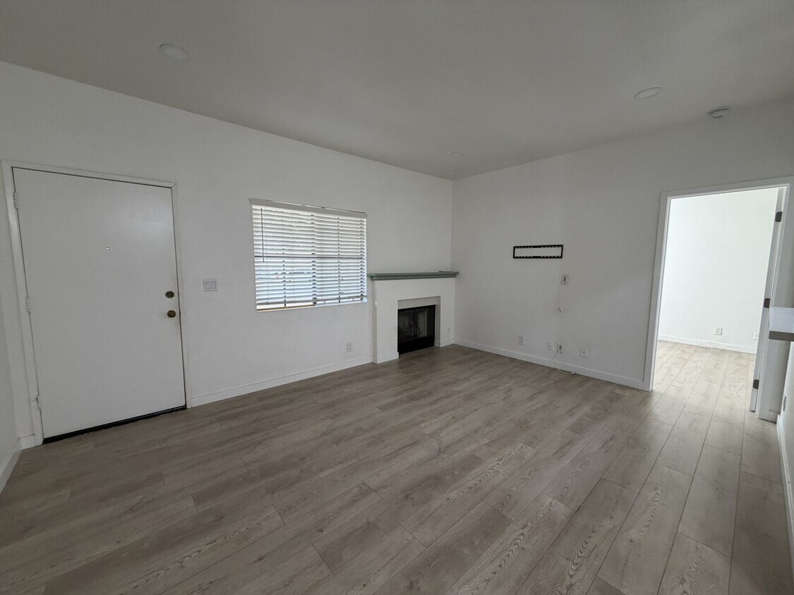 Building Photo - 47 Gaviota