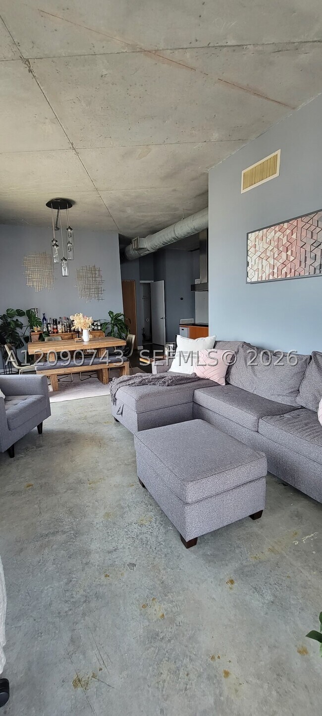 Foto del edificio - 10 SW South River Dr