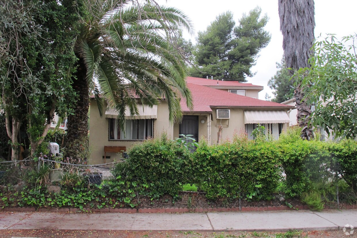 Foto del edificio - 5745 Willowcrest Ave