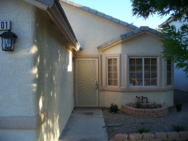 Building Photo - Royal Lake 4901 - 1