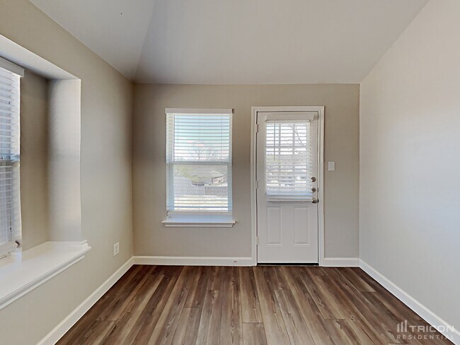 Foto del edificio - 710 Green Acres Ln