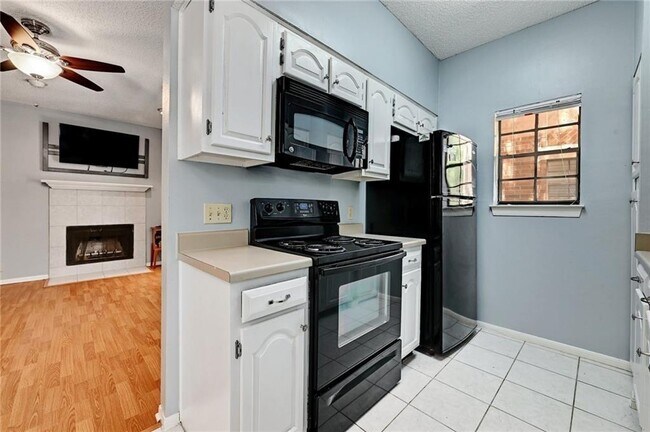 Building Photo - 203 E 31st St