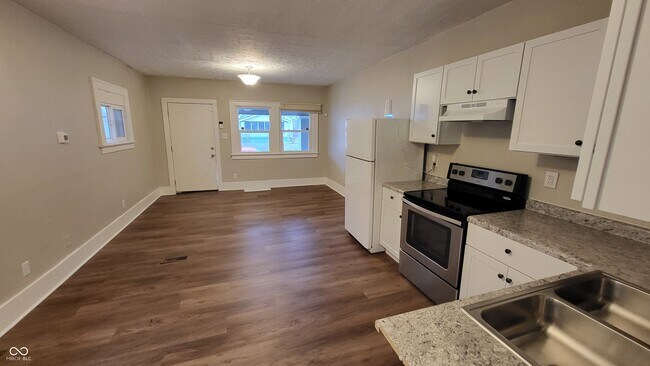 Foto del edificio - 3609 E Vermont St