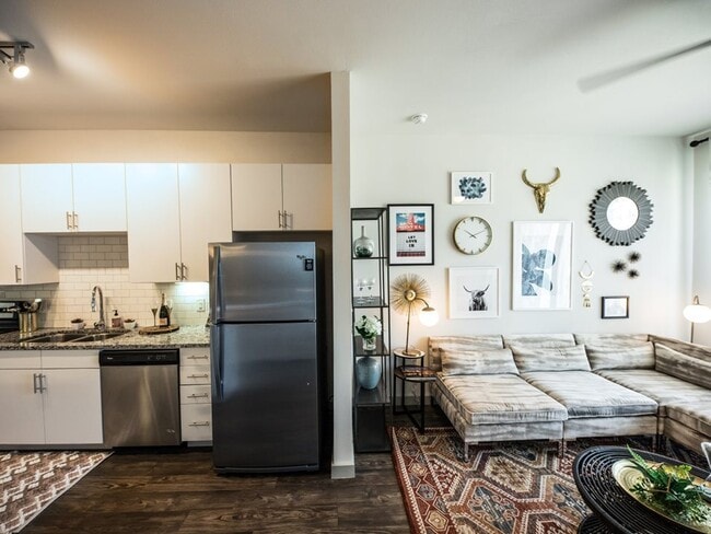 Building Photo - 509 Elm St