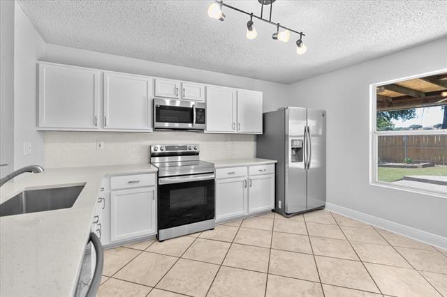 Building Photo - 1014 Mazourka Dr