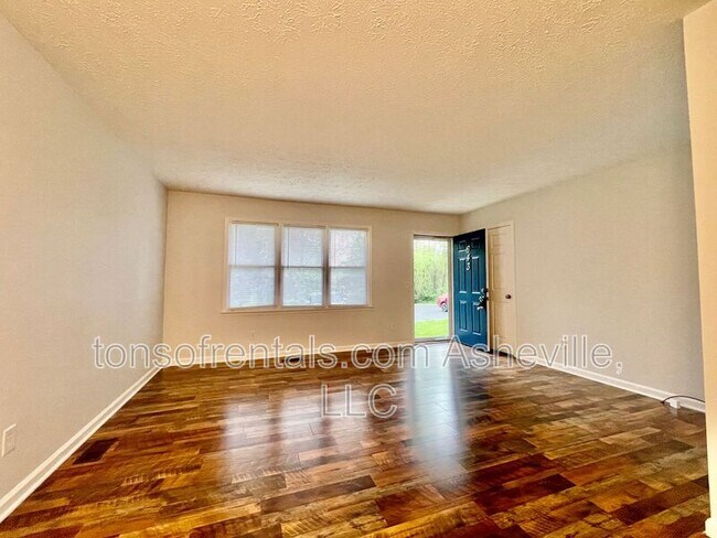 Foto del edificio - 643 Clearview Dr