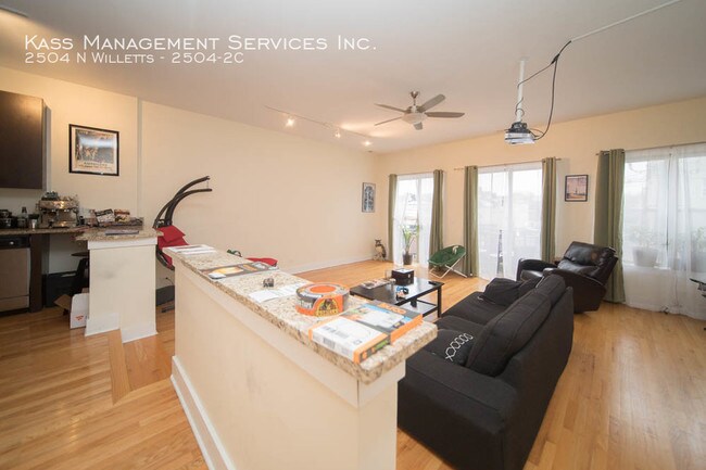 Building Photo - 2504 N Willetts Ct