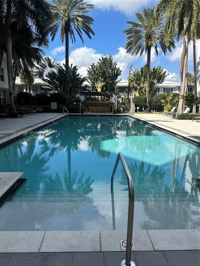 Foto del edificio - 2421 NE 65th St