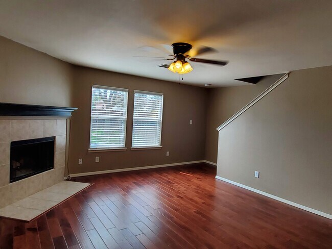 Foto del edificio - 2313 Emerald Ln