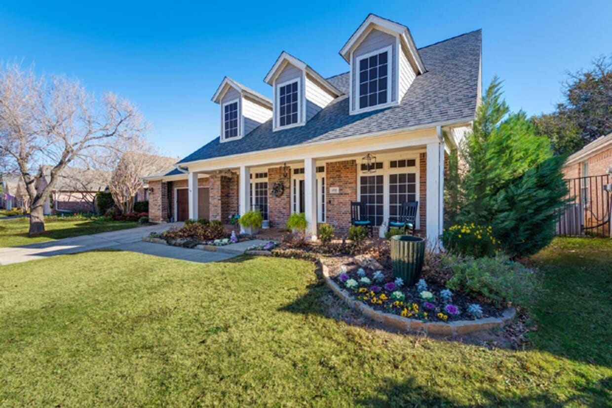 Primary Photo - Prestigious 4-3.5-2 w POOL in Grapevine, Carroll ISD!