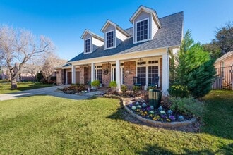 Building Photo - 2718 View Meadow