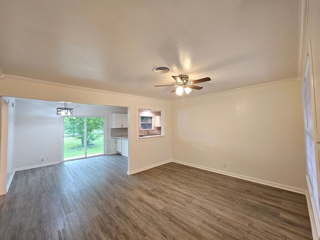 Building Photo - HUGE RENT REDUCTION AND $99 MOVE IN SPECIAL!