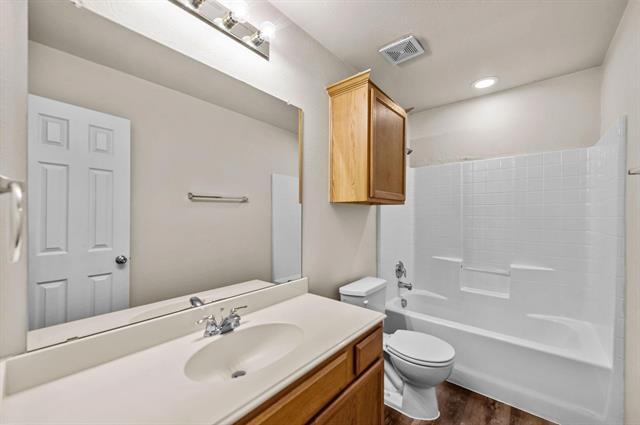 Building Photo - 2032 Sunny Side Dr