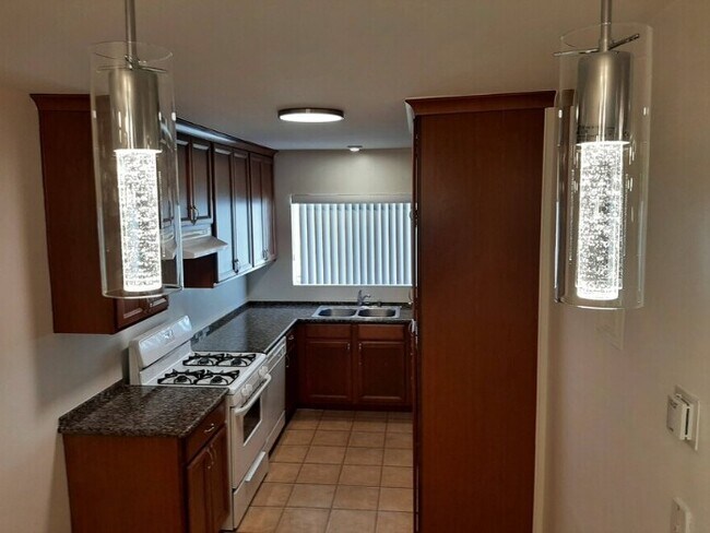 Foto del edificio - Blossom Garden Apartments