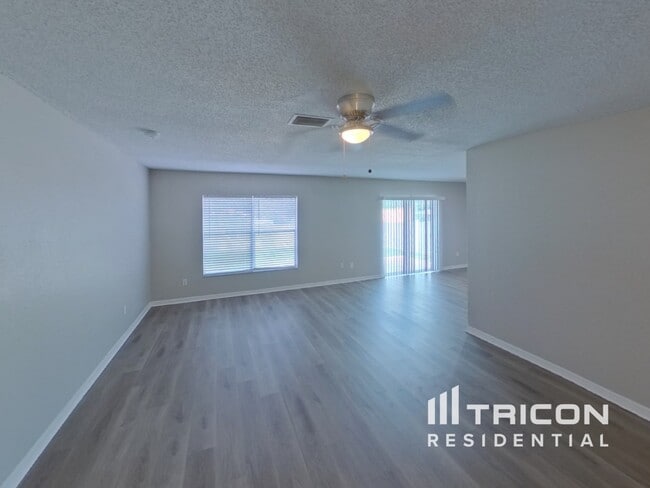 Building Photo - 615 Forest Hills Dr