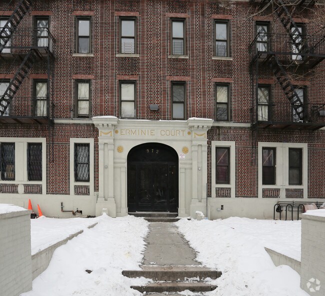 Foto del edificio - 972 Eastern Pky