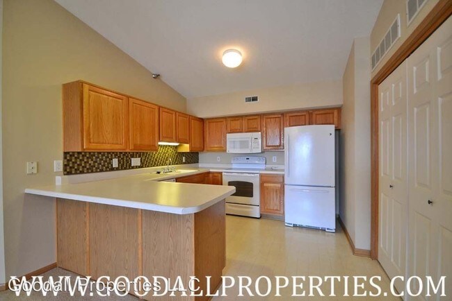 Building Photo - 10121 Sutton Dr