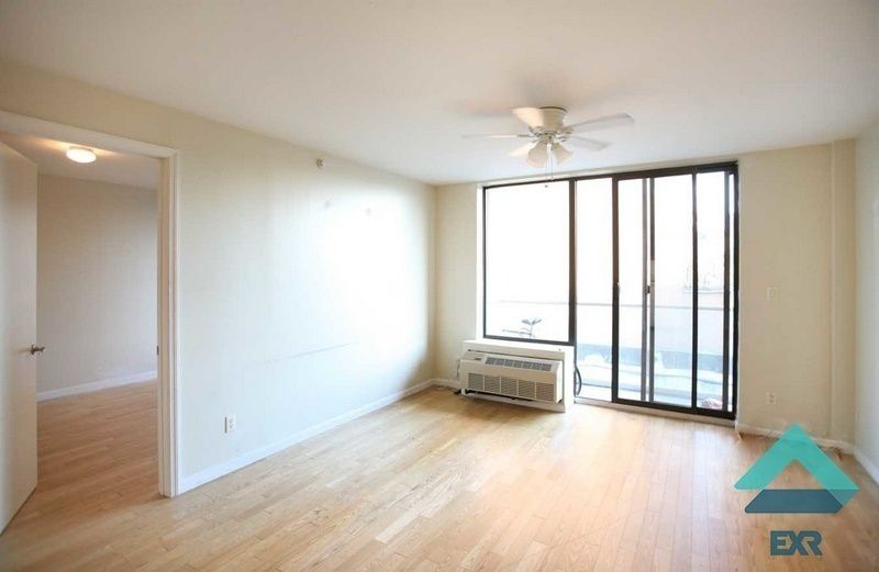 Primary Photo - 224 Montrose Ave