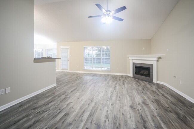 Foto del edificio - 5755 Kuykendall Dr