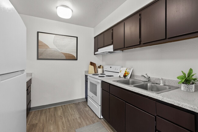 Building Photo - Golden Apartments