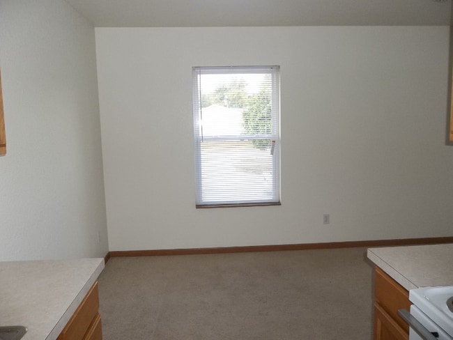 Building Photo - 1502 Flynn Ln