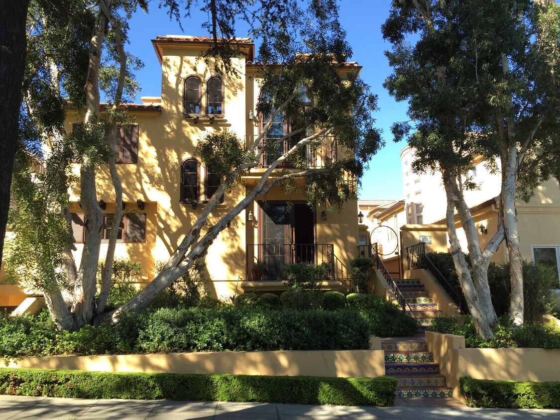 Building front - 837 15th St
