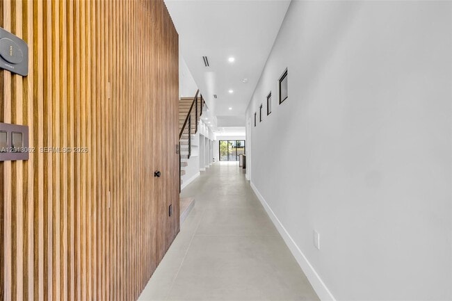 Building Photo - 808-810 SW 9th St