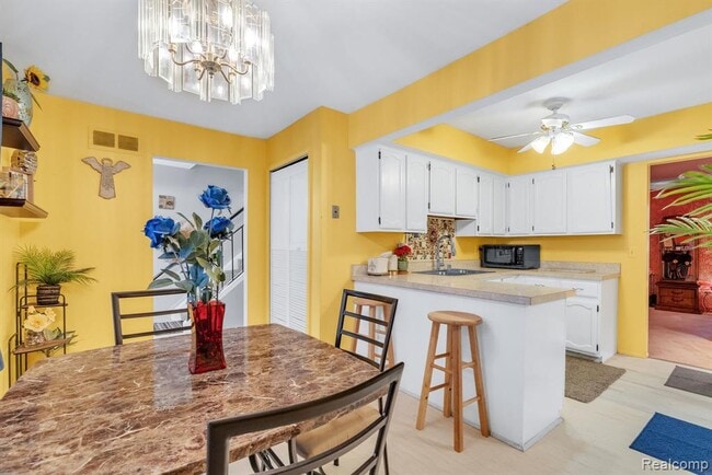 Building Photo - 3170 Woods Cir Dr