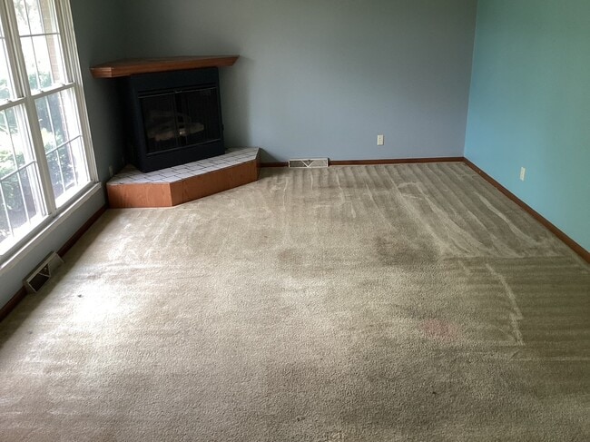 Foto del edificio - 495 Meadow Ln