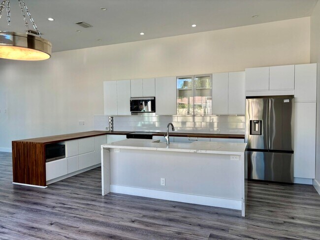 Foto del edificio - 5865 NW 125th Ave