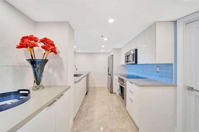 Foto del edificio - 1717 N Bayshore Dr