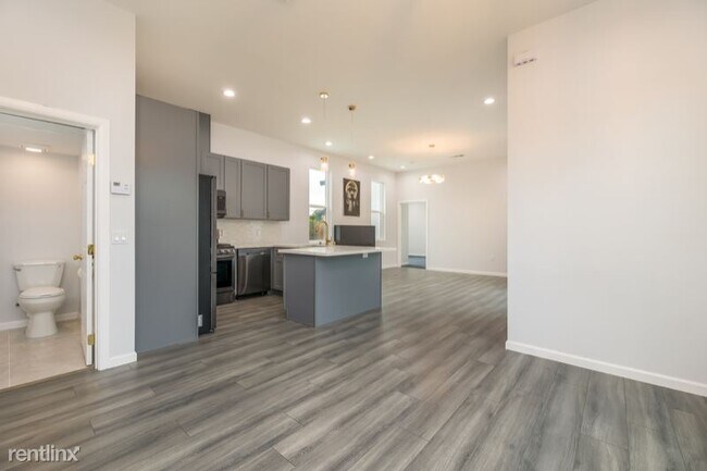 Building Photo - 2 br, 1.5 bath House - 14410 Garden rd
