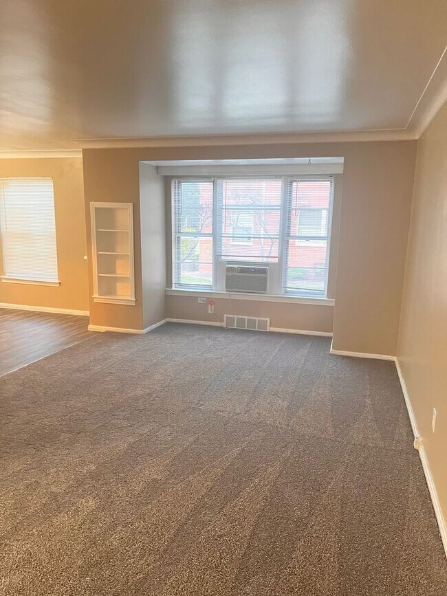 Foto del edificio - Bright, Clean 1 bed/1 bath in Harper Woods