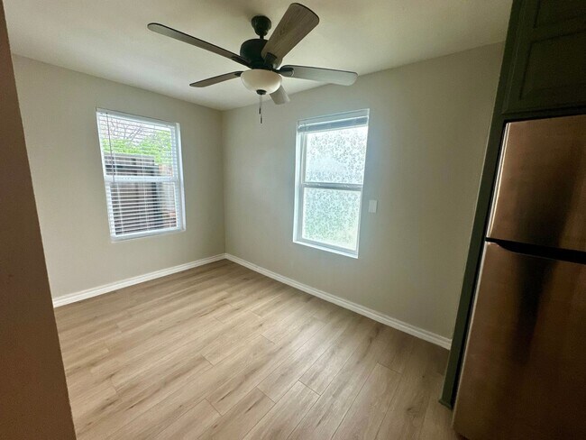 Foto del edificio - 3437 Stanley Ave
