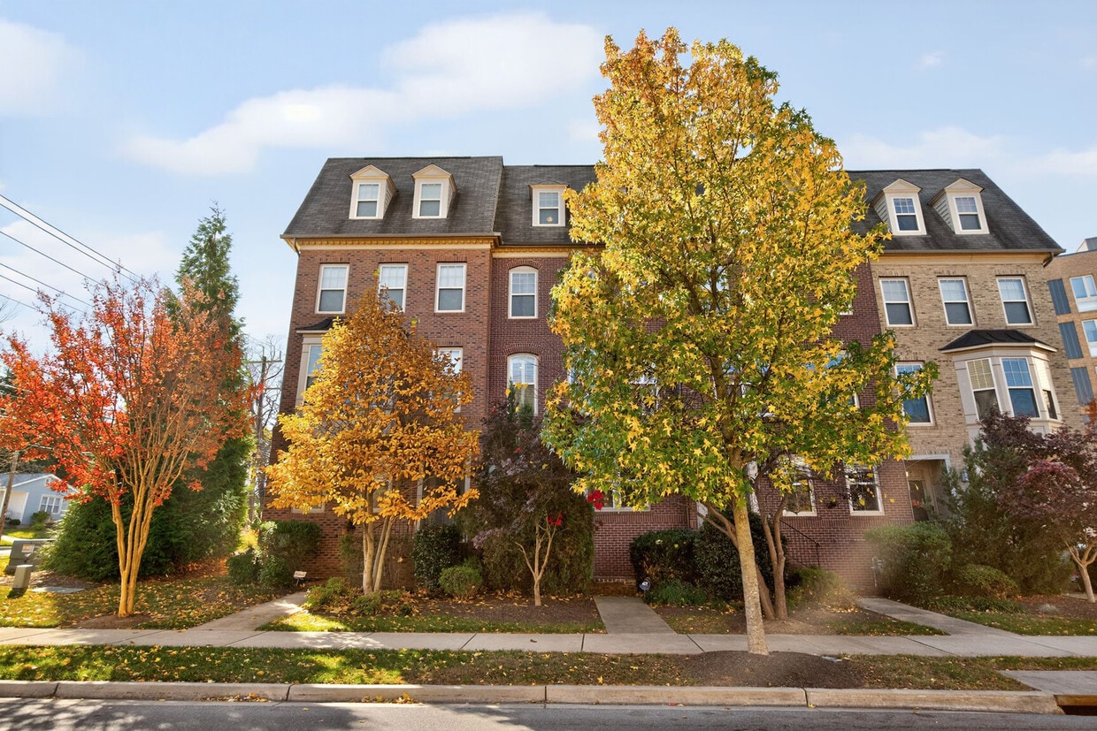 Foto principal - 7902 Yellowstone Way