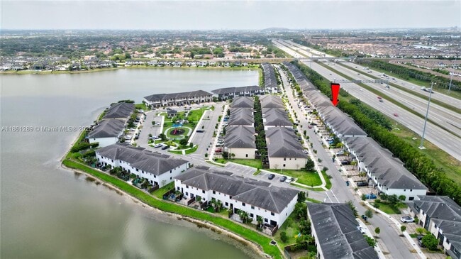 Foto del edificio - 15826 NW 91st Ct