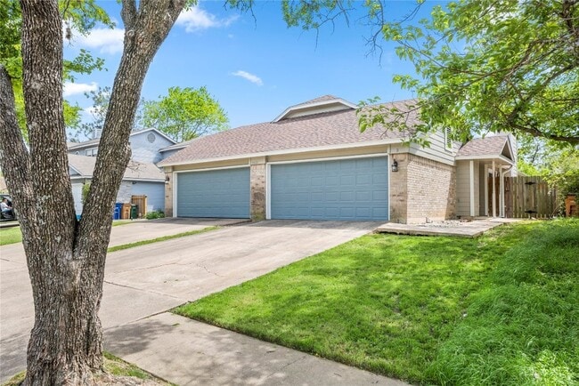 Front angle entrance view - 2621 Gwendolyn Ln