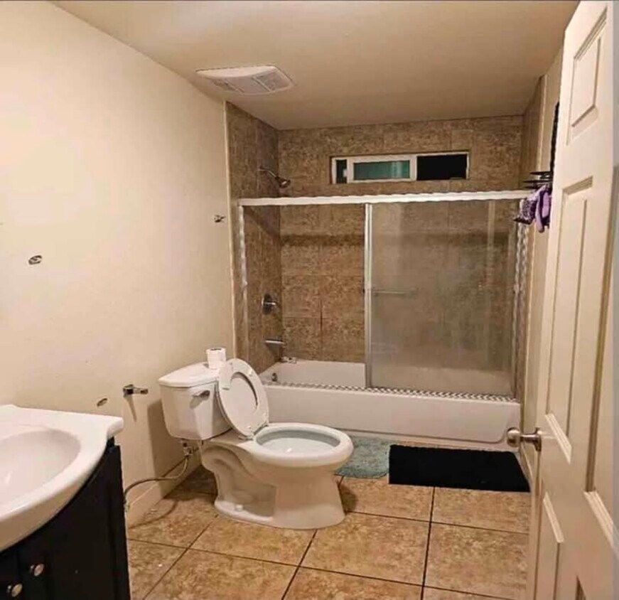 Foto del edificio - 329 E 116th Pl