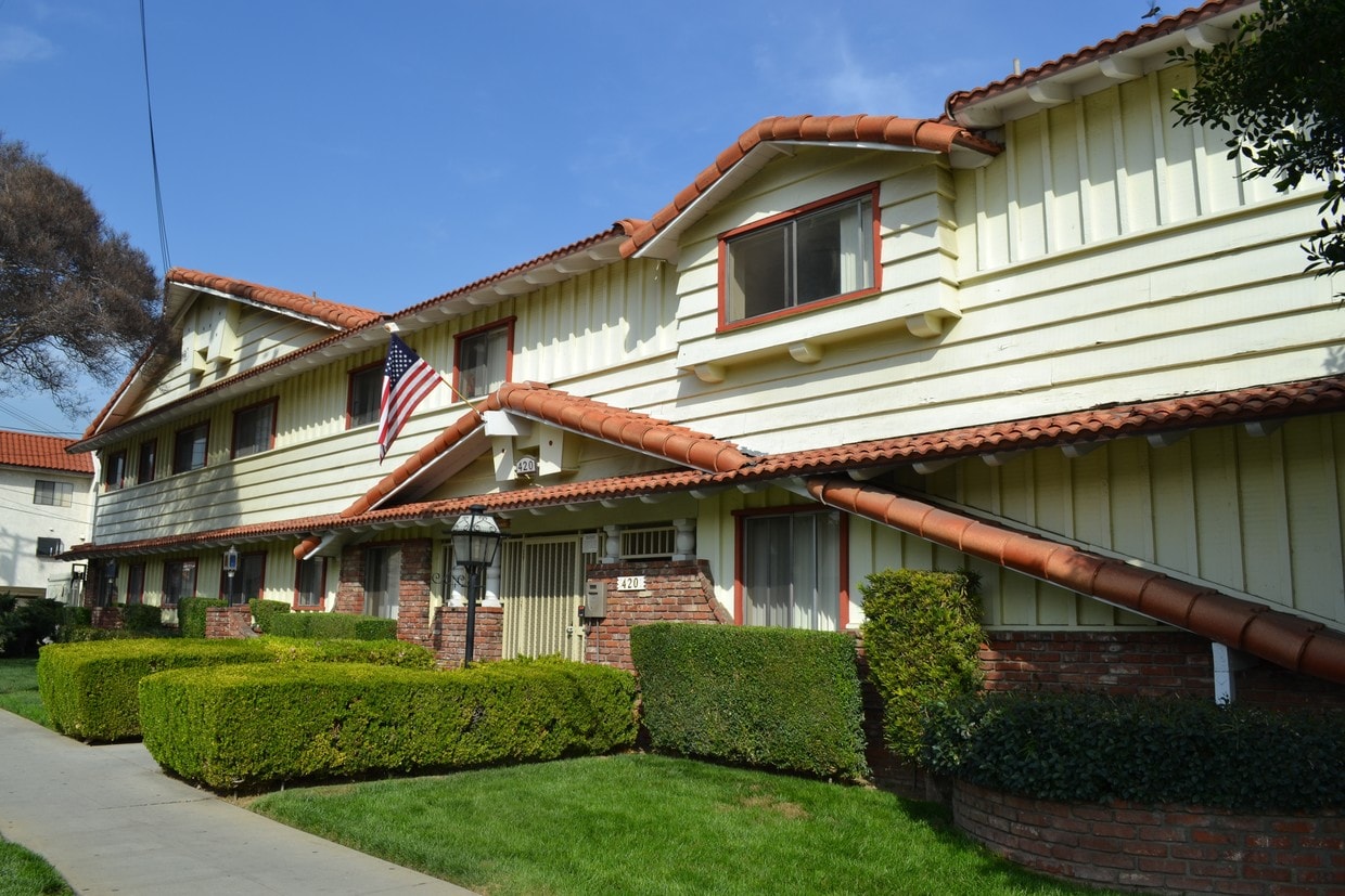 Primary Photo - Rustic Gables