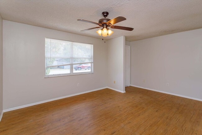 Building Photo - Charming 3-Bedroom Single-Family Home with Large Yard in Sanford — $1,697/month
