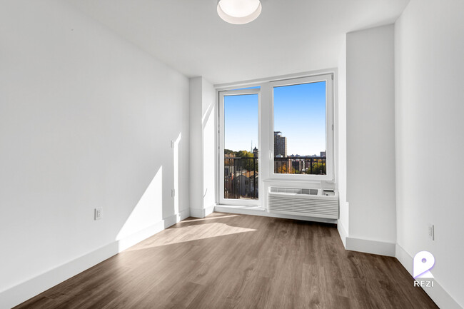 Building Photo - 2069 Honeywell Ave
